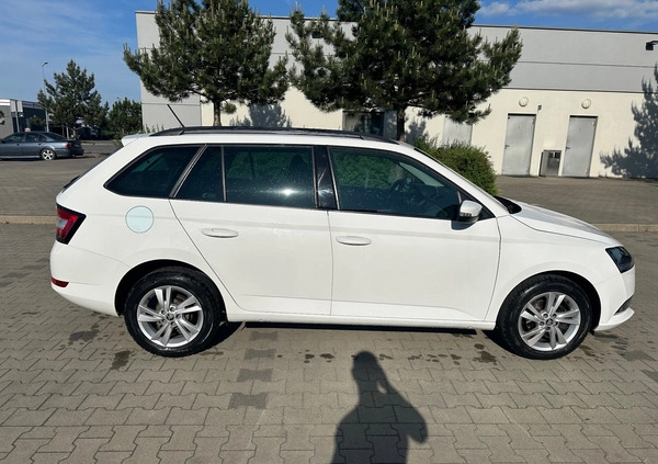 Skoda Fabia cena 32000 przebieg: 88500, rok produkcji 2019 z Lwówek małe 37